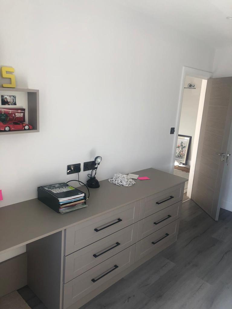 bedroom-table